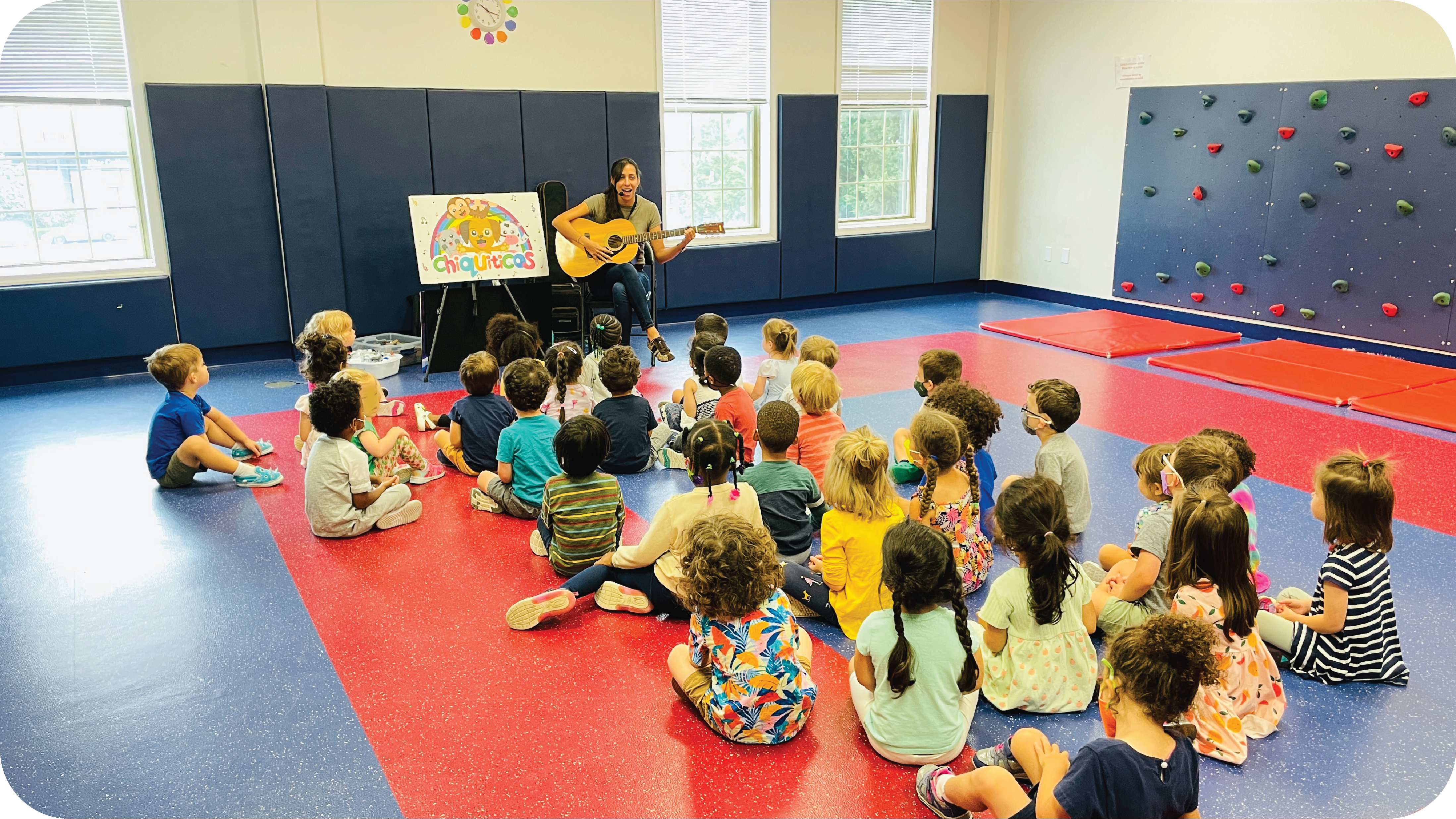 Maria Huertas teaching Spanish to children with guitar