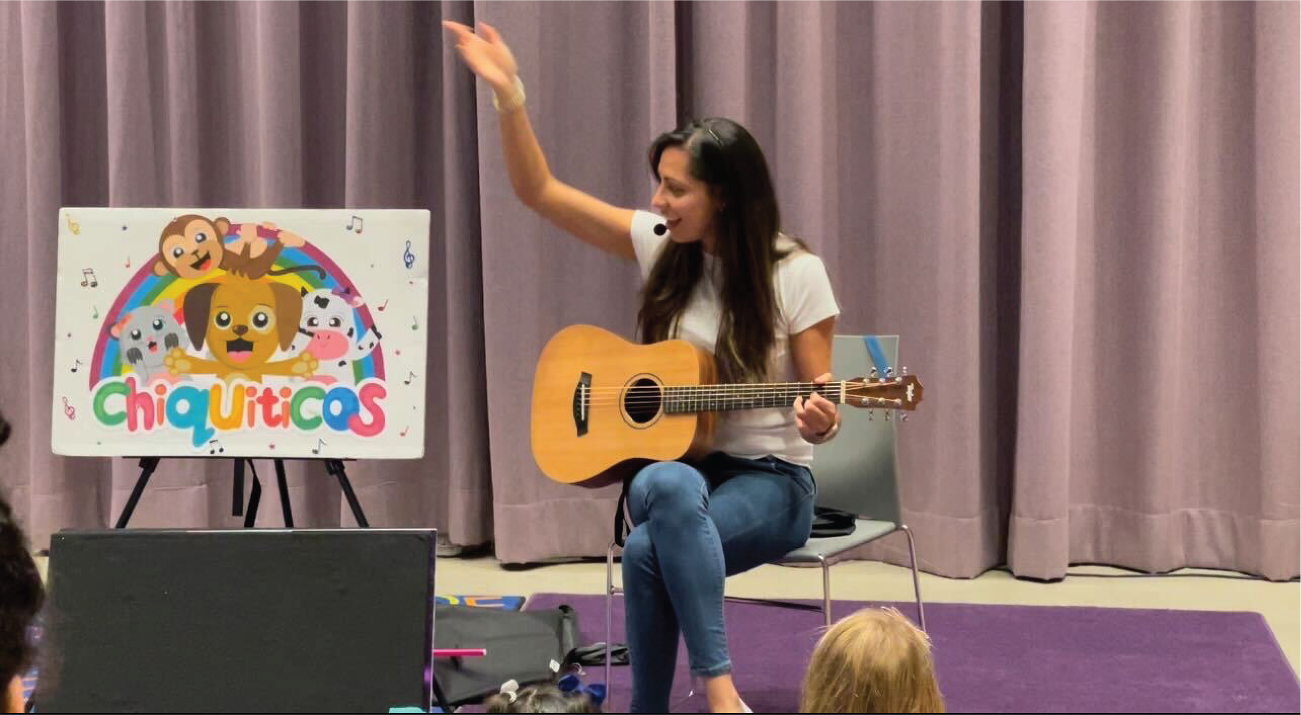 Maria Huertas teaching Spanish with guitar and Chiquiticos